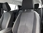 Peugeot e-2008 SUV EV Active 50 kWh 136pk | Accu 90% | Navigatie via Apple Carplay / Android Auto | Climate Control | Cruise Control | Parkeersensoren | Bluetooth | DAB+ radio | Keyless start | Automatisch dimlicht | Regensensor | Multifunctioneel lederen stuurwiel | 16" lichtmetalen velgen |