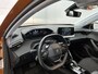 Peugeot e-2008 SUV EV Active 50 kWh 136pk | Navigatie via Apple Carplay / Android Auto | Climate Control | Cruise Control | Parkeersensoren | Bluetooth | DAB+ radio | Keyless start | Automatisch dimlicht | Regensensor | Multifunctioneel lederen stuurwiel | 16" lichtmetalen velgen |