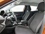 Peugeot e-2008 SUV EV Active 50 kWh 136pk | Accu 90% | Navigatie via Apple Carplay / Android Auto | Climate Control | Cruise Control | Parkeersensoren | Bluetooth | DAB+ radio | Keyless start | Automatisch dimlicht | Regensensor | Multifunctioneel lederen stuurwiel | 16" lichtmetalen velgen |