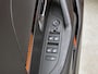 Peugeot e-2008 SUV EV Active 50 kWh 136pk | Accu 90% | Navigatie via Apple Carplay / Android Auto | Climate Control | Cruise Control | Parkeersensoren | Bluetooth | DAB+ radio | Keyless start | Automatisch dimlicht | Regensensor | Multifunctioneel lederen stuurwiel | 16" lichtmetalen velgen |