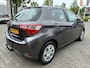 Toyota Yaris 5-DEURS NL-AUTO 1E-EIG DEALER-OND 5-DEURS AIRCO RADIO/CD  TREKHAAK ALL-SEASONS