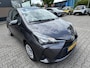 Toyota Yaris 1.0 VVT-i NL-AUTO 1E-EIG DEALER-OND 5-DEURS AIRCO RADIO/CD  TREKHAAK ALL-SEASON