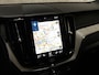 Volvo XC60 2.0 T8 Twin Engine AWD Inscription 391Pk Automaat (PANORAMADAK, APPLE CARPLAY, MEMORY SEATS, LEDER, ZWART HEMEL, STOELVERWARMING, GETINT GLAS, ELEK ACHTERKLEP, NIEUWE APK, NIEUWSTAAT)