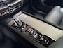 Volvo XC60 2.0 T8 Twin Engine AWD Inscription 391Pk Automaat (PANORAMADAK, APPLE CARPLAY, MEMORY SEATS, LEDER, ZWART HEMEL, STOELVERWARMING, GETINT GLAS, ELEK ACHTERKLEP, NIEUWE APK, NIEUWSTAAT)