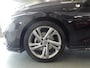 Volkswagen Golf 1.5 eTSI 2x R-Line automaat, 131pk!! Navigatie, Apple Carplay, Clima controle, Cruise controle, Sportstoelen R line, Elek ramen V/A, Parkeersensoren V/A, Xenon verlichting, Zwarte hemel, Lm velgen 17'', Nederlandse Bovag afleverpakket 695,-