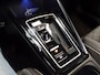 Volkswagen Golf 1.5 eTSI 2x R-Line automaat, 131pk!! Navigatie, Apple Carplay, Clima controle, Cruise controle, Sportstoelen R line, Elek ramen V/A, Parkeersensoren V/A, Xenon verlichting, Zwarte hemel, Lm velgen 17'', Nederlandse Bovag afleverpakket 695,-