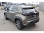 Toyota Yaris Cross 1.5 HYBRID 115 DYNAMIC STUUR/STOELVERWARMING KEYLESS PRIVACY-GLASS 17"LM-VELGEN APPLE/ANDROID LED