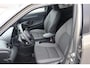 Toyota Yaris Cross 1.5 HYBRID 115 DYNAMIC STUUR/STOELVERWARMING KEYLESS PRIVACY-GLASS 17"LM-VELGEN APPLE/ANDROID LED