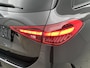 Mercedes-Benz C-klasse Estate 300 e Business Solution AMG | Comfortpakket Plus | Nightpakket | Parkeerpakket met 360°-camera | Trekhaak | Panoramaschuifdak | 19" multispaaks lichtmetalen AMG-velgen | GUARD 360° Plus | Middenconsole metaalstructuur |
