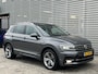 Volkswagen Tiguan 2.0 TSI 4Motion 220pk Highline Business R / R-line Exterieur / Digitaal dashboard / Panoramadak / Navigatie / Camera / Parkeersensoren V+A / Zwenkbare trekhaak /