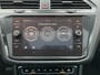 Volkswagen Tiguan 2.0 TSI 4Motion 220pk Highline Business R / R-line Exterieur / Digitaal dashboard / Panoramadak / Navigatie / Camera / Parkeersensoren V+A / Zwenkbare trekhaak /