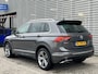 Volkswagen Tiguan 2.0 TSI 4Motion 220pk Highline Business R / R-line Exterieur / Digitaal dashboard / Panoramadak / Navigatie / Camera / Parkeersensoren V+A / Zwenkbare trekhaak /