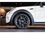 MINI Cooper 3-Deurs 1.5 Chili Sportstoelen Leder Cross punch, Panoramadak, Navi Professional, Zicht/ Wired/ Connected XL/ Licht/ Excitement/ Ambiente/ Black optic pakket, DDC, PDC, Voorruit verwarming, LMV.
