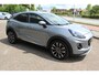 Ford Puma 1.0-125pk EcoBoost Mild-Hybrid Titanium X. Garantie t/m 07-03-2028 ! Slechts 7.400km ! Cruise cntrl, climate cntrl, stoel-, stuur- en voorraamverw., draadloos opladen telefoon, trekhaak afneembaar, navigatie, telefoonvoorb., LM wielen, B&O soundsyst., digitaal dashboard etc.
