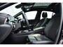 Mercedes-Benz A-klasse 180 Luxury Line | Sfeerverlichting | Pano-dak | AMG 19" LMV |