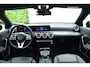 Mercedes-Benz A-klasse 180 Luxury Line | Sfeerverlichting | Pano-dak | AMG 19" LMV |