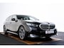 BMW i5 Touring eDrive40 M Sport Edition 84 kWh Trekhaak - B&W - Driving/Parking Assistant Professional - Head up - Stuurwielrandverwarming - Getinte Ruiten - Stoelventilatie - Stoelverwarming voor/achter -