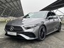 Mercedes-Benz A-klasse 180 Star Edition AMG Line | Night | Panoramadak | Sfeerverlichting | 19" Multispaaks | Parkeercamera | Stoelverwarming |
