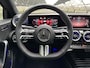 Mercedes-Benz A-klasse 180 Star Edition AMG Line | Night | Panoramadak | Sfeerverlichting | 19" Multispaaks | Parkeercamera | Stoelverwarming |