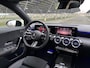 Mercedes-Benz A-klasse 180 Star Edition AMG Line | Night | Panoramadak | Sfeerverlichting | 19" Multispaaks | Parkeercamera | Stoelverwarming |