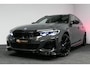BMW 3-Serie Touring 320e xDrive M Sport / M340i Diffuser / Black Diamond M Grille / M340i M Sport bumper pakket / Schuif-/kanteldak / Elektr. verstelbare voorstoelen (links met memory) / Stoelverwarming / Apple Carplay - Android Auto / Achteruitrijcamera / Ambienteverlichting / 19'' LMV / Shadow Line / Full LED / Adaptive Cruise Control