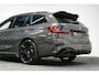 BMW 3-Serie Touring 320e xDrive M Sport / M340i Diffuser / Black Diamond M Grille / M340i M Sport bumper pakket / Schuif-/kanteldak / Elektr. verstelbare voorstoelen (links met memory) / Stoelverwarming / Apple Carplay - Android Auto / Achteruitrijcamera / Ambienteverlichting / 19'' LMV / Shadow Line / Full LED / Adaptive Cruise Control