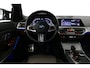 BMW 3-Serie Touring 320e xDrive M Sport / M340i Diffuser / Black Diamond M Grille / M340i M Sport bumper pakket / Schuif-/kanteldak / Elektr. verstelbare voorstoelen (links met memory) / Stoelverwarming / Apple Carplay - Android Auto / Achteruitrijcamera / Ambienteverlichting / 19'' LMV / Shadow Line / Full LED / Adaptive Cruise Control