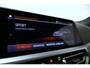 BMW 3-Serie Touring 320e xDrive M Sport / M340i Diffuser / Black Diamond M Grille / M340i M Sport bumper pakket / Schuif-/kanteldak / Elektr. verstelbare voorstoelen (links met memory) / Stoelverwarming / Apple Carplay - Android Auto / Achteruitrijcamera / Ambienteverlichting / 19'' LMV / Shadow Line / Full LED / Adaptive Cruise Control