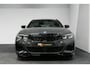 BMW 3-Serie Touring 320e xDrive M Sport / M340i Diffuser / Black Diamond M Grille / M340i M Sport bumper pakket / Schuif-/kanteldak / Elektr. verstelbare voorstoelen (links met memory) / Stoelverwarming / Apple Carplay - Android Auto / Achteruitrijcamera / Ambienteverlichting / 19'' LMV / Shadow Line / Full LED / Adaptive Cruise Control