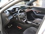Peugeot e-2008 SUV EV GT Pack 50 kWh | Navigatie | Adaptieve Cruise Control | Achteruitrijcamera | Dodehoekwaarschuwing | Apple Carplay/Android Auto