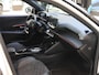 Peugeot e-2008 SUV EV GT Pack 50 kWh | Navigatie | Adaptieve Cruise Control | Achteruitrijcamera | Dodehoekwaarschuwing | Apple Carplay/Android Auto
