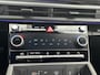 Hyundai Santa Fe 1.6 T-GDI PHEV Black Line 4WD 7p. | Apple Carplay/ Android Auto | Trekhaak | Elektrische achterklep | Stoel/stuurverwarming | Draadloos opladen | Adaptief Cruise Control | Elektrische verstelbare stoelen | Head-up display |