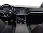Volkswagen Touareg 3.0 TSi eHybrid 4MOTION R | HUD | Dyna Audio | Trekhaak | Nachtzicht | Stoelverwarming voor en achter | Panoramadak | Matrix LED | Luchtvering | Stoelmassage | Comfort-Pakket | SoftClose |
