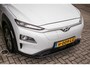 Hyundai Kona Electric EV Premium 64 kWh - Stoelventilatie | Achterbankverw. | Adpt. cruise
