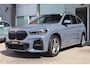 BMW X1 (f48) sDrive18i M-Sport | Stormbay | LED | Navigatie | Cruise | Climate | Sfeerverlichting | Camera | HUD
