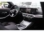 BMW 3-Serie (g20) 320e M-Sport 204pk SoH 96% | Sfeer | Camera | Pano | Trekhaak | Adaptive LED | Cruise | Carplay | HUD