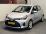 Toyota Yaris 1.3 VVT-i ASPIRATION AUTOMAAT CRUISE CONTROL AIRCO BLUETOOTH MULTIMEDIA VOORBEREIDING SCHAKELMOGELIJKHEID AAN STUURWIEL ACHTERUITRIJCAMERA TREKHAAK ZEER MOOI !!