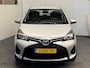 Toyota Yaris 1.3 VVT-i ASPIRATION AUTOMAAT CRUISE CONTROL AIRCO BLUETOOTH MULTIMEDIA VOORBEREIDING SCHAKELMOGELIJKHEID AAN STUURWIEL ACHTERUITRIJCAMERA TREKHAAK ZEER MOOI !!