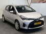 Toyota Yaris 1.3 VVT-i ASPIRATION AUTOMAAT CRUISE CONTROL AIRCO BLUETOOTH MULTIMEDIA VOORBEREIDING SCHAKELMOGELIJKHEID AAN STUURWIEL ACHTERUITRIJCAMERA TREKHAAK ZEER MOOI !!