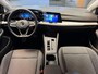Volkswagen Golf VARIANT 1.0 eTSI LIFE BUSINESS ADAPTIVE CRUISE CONTROL CLIMATE CONTROL BLUETOOTH TELEFOON APPLE CARPLAY/ANDROID RIJSTROOKSENSOREN 16" LICHTMETALEN VELGEN PDC ZEER MOOI !!