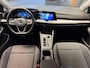 Volkswagen Golf VARIANT 1.0 eTSI LIFE BUSINESS ADAPTIVE CRUISE CONTROL CLIMATE CONTROL BLUETOOTH TELEFOON APPLE CARPLAY/ANDROID RIJSTROOKSENSOREN 16" LICHTMETALEN VELGEN PDC ZEER MOOI !!