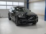 Volvo XC60 2.0 T6 Plug-in hybrid AWD R-Design - BLACK PACK - DEALER ONDERHOUDEN - PANORAMADAK - LEER - 360 CAMERA - STOELVERWARMING + STUURVERWARMING