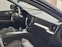 Volvo XC60 2.0 T6 Plug-in hybrid AWD R-Design - BLACK PACK - DEALER ONDERHOUDEN - PANORAMADAK - LEER - 360 CAMERA - STOELVERWARMING + STUURVERWARMING