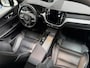 Volvo XC60 2.0 T6 Plug-in hybrid AWD R-Design - BLACK PACK - DEALER ONDERHOUDEN - PANORAMADAK - LEER - 360 CAMERA - STOELVERWARMING + STUURVERWARMING