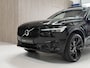 Volvo XC60 2.0 T6 Plug-in hybrid AWD R-Design - BLACK PACK - DEALER ONDERHOUDEN - PANORAMADAK - LEER - 360 CAMERA - STOELVERWARMING + STUURVERWARMING