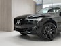 Volvo XC60 2.0 T6 Plug-in hybrid AWD R-Design - BLACK PACK - DEALER ONDERHOUDEN - PANORAMADAK - LEER - 360 CAMERA - STOELVERWARMING + STUURVERWARMING