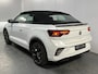 Volkswagen T-Roc Cabrio 1.5 TSI R-Line / AUTOMAAT/ BLACK STYLE/ CAMERA/ PARK. SENSOREN/ IQ. LIGHT/ APP CONNECT/ ADAPT. CRUISE/ NAVI/ AIRCO/ DAB