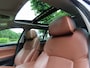 BMW 5-Serie Touring 528xi High Executive Panoramadak Head Up Display Leer Sportstoelen 360 Camera Navigatie ECC Cruisecontrol Xenon/Led Stoelverwarming Pdc LM Velgen