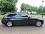 BMW 5-Serie Touring 528xi High Executive Panoramadak Head Up Display Leer Sportstoelen 360 Camera Navigatie ECC Cruisecontrol Xenon/Led Stoelverwarming Pdc LM Velgen