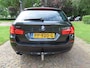BMW 5-Serie Touring 528xi High Executive Panoramadak Head Up Display Leer Sportstoelen 360 Camera Navigatie ECC Cruisecontrol Xenon/Led Stoelverwarming Pdc LM Velgen
